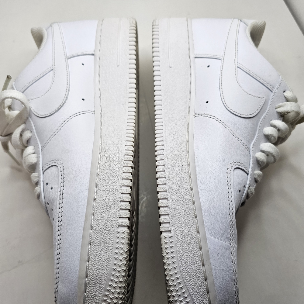 Nike White Athletic Shoes - Picture 3 of 16